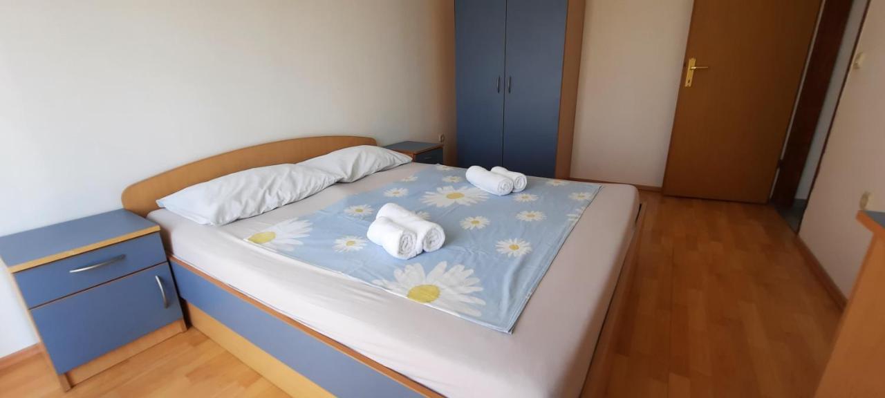 Apartments Dada トゥラニ 部屋 写真