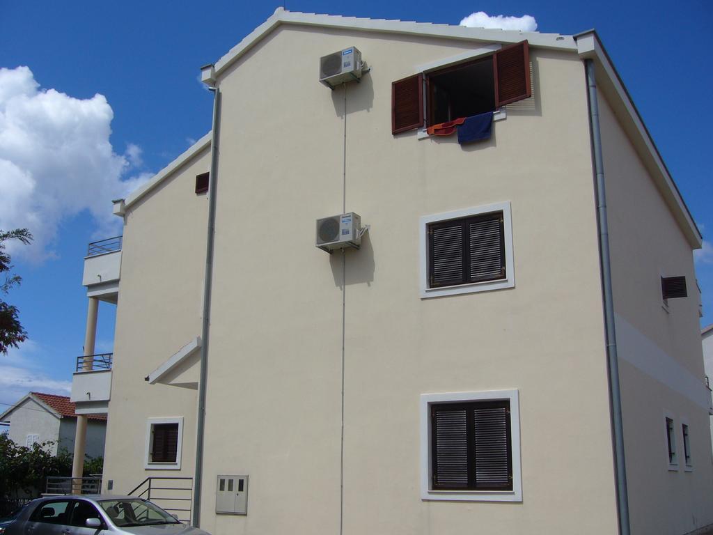 Apartments Dada トゥラニ エクステリア 写真
